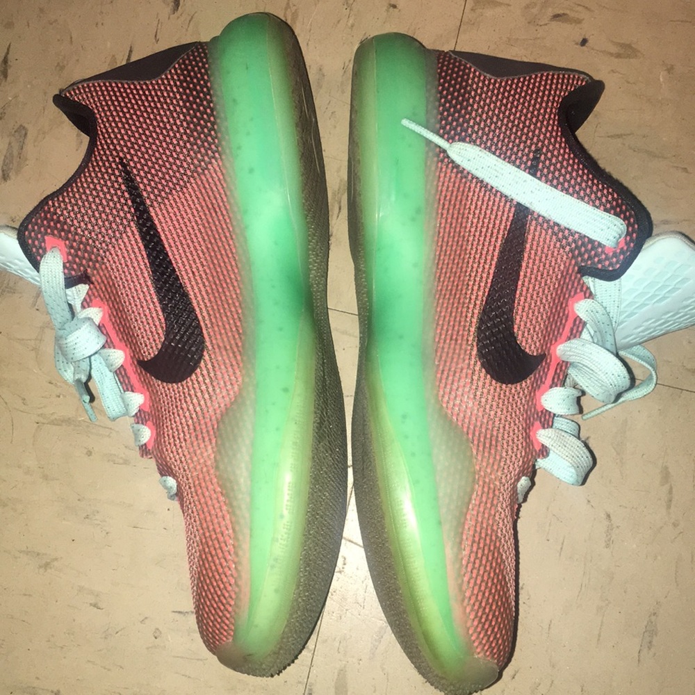 Nike Kobe X (10) Easter - Picture 4 of 7